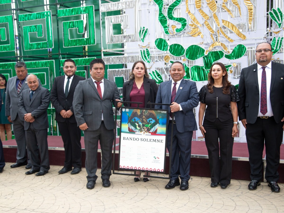 🇲🇽ENCABEZA JAVIER RIVERA BONILLA IZAMIENTO DE LÁBARO PATRIO Y COLOCACIÓN DE BANDOS SOLEMNES EN&nbsp;APIZACO🇲🇽