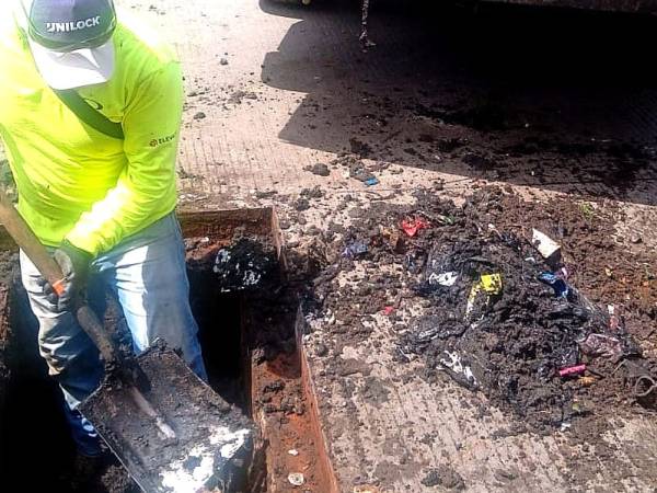REALIZA AYUNTAMIENTO DE TLAXCALA JORNADA INTENSIVA DE LIMPIEZA PREVENTIVA DE REJILLAS PLUVIALES PARA PROTEGER A LA&nbsp;CIUDADANÍA