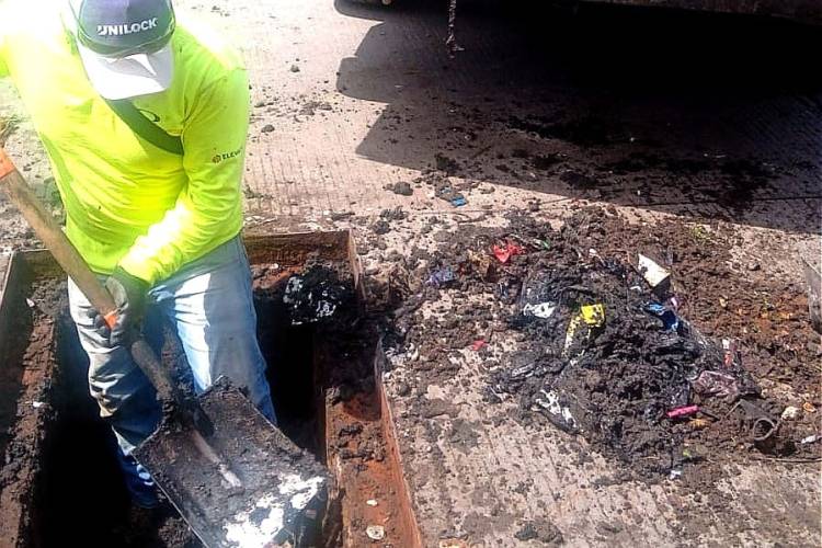 REALIZA AYUNTAMIENTO DE TLAXCALA JORNADA INTENSIVA DE LIMPIEZA PREVENTIVA DE REJILLAS PLUVIALES PARA PROTEGER A LA&nbsp;CIUDADANÍA