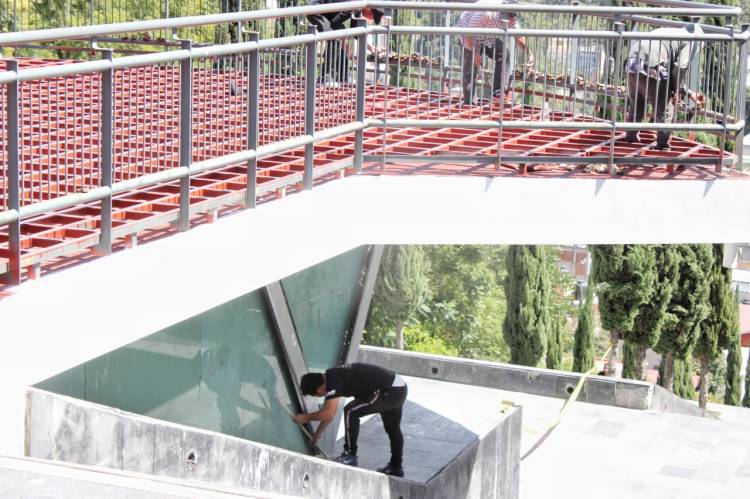 AVANZAN TRABAJOS DE REHABILITACIÓN EN LAS ESCALINATAS, UN ESPACIO EMBLEMÁTICO DE TLAXCALA&nbsp;CAPITAL