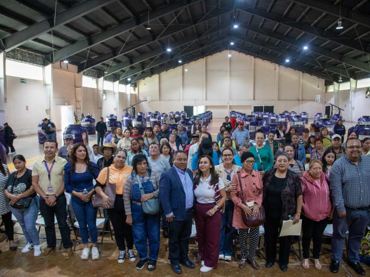 ENTREGA GOBIERNO MUNICIPAL DE APIZACO Y SECRETARÍA DE BIENESTAR ESTATAL, TINACOS PARA 59&nbsp;FAMILIAS