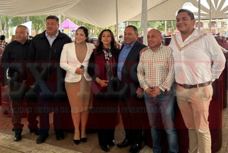 ENTREGA JAVIER RIVERA BONILLA TINACOS Y CALENTADORES SOLARES A FAMILIAS DE&nbsp;APIZACO