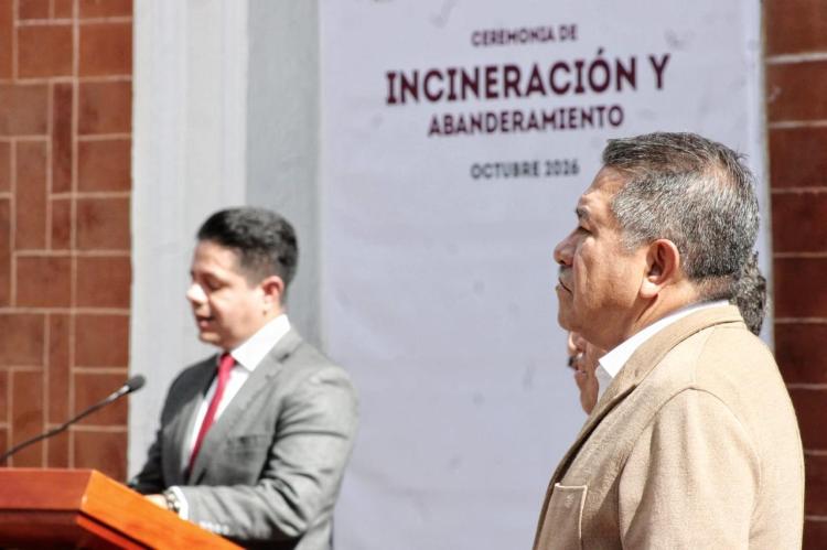 ACOMPAÑA CARLOS LÓPEZ SUÁREZ CEREMONIA DE INCINERACIÓN Y ABANDERAMIENTO EN LA PLAZA DE LA&nbsp;CONSTITUCIÓN