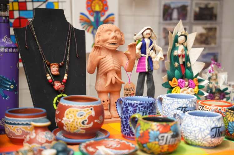 ARRANCA MERCADO DE ARTESANOS DE LA CAPITAL CON LA TEMPORADA ARTESANAL DE DÍA DE MUERTOS Y&nbsp;NAVIDAD