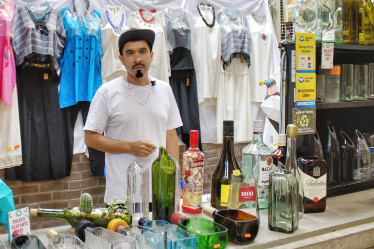 MERCADO DE ARTESANOS ORGANIZA TALLERES PARA ENSEÑAR A VISITANTES TÉCNICAS ARTESANALES Y CREAR PIEZAS&nbsp;PROPIAS