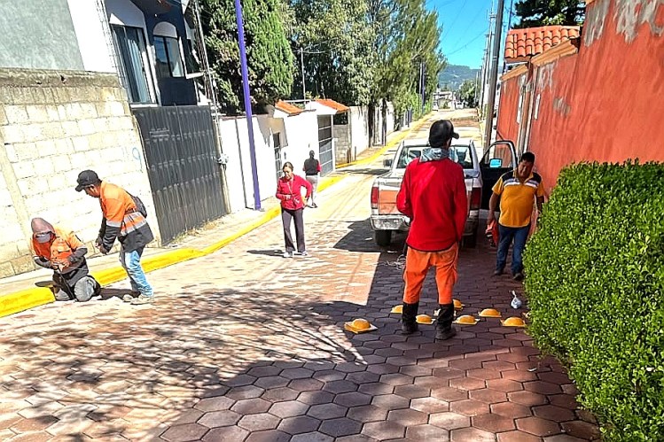 ATIENDE AYUNTAMIENTO DE TLAXCALA SOLICITUD CIUDADANA CON COLOCACIÓN DE BOYAS VIALES EN LAS&nbsp;ÁNIMAS